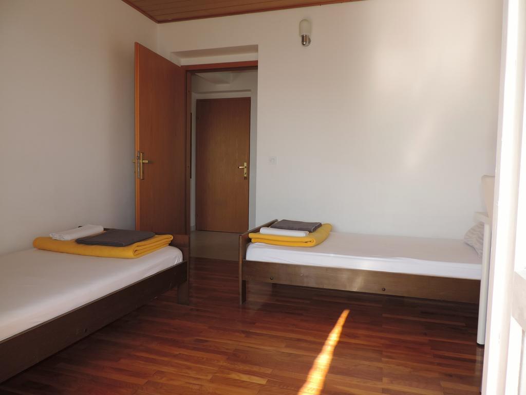 Apartment Vidas Novalja Buitenkant foto