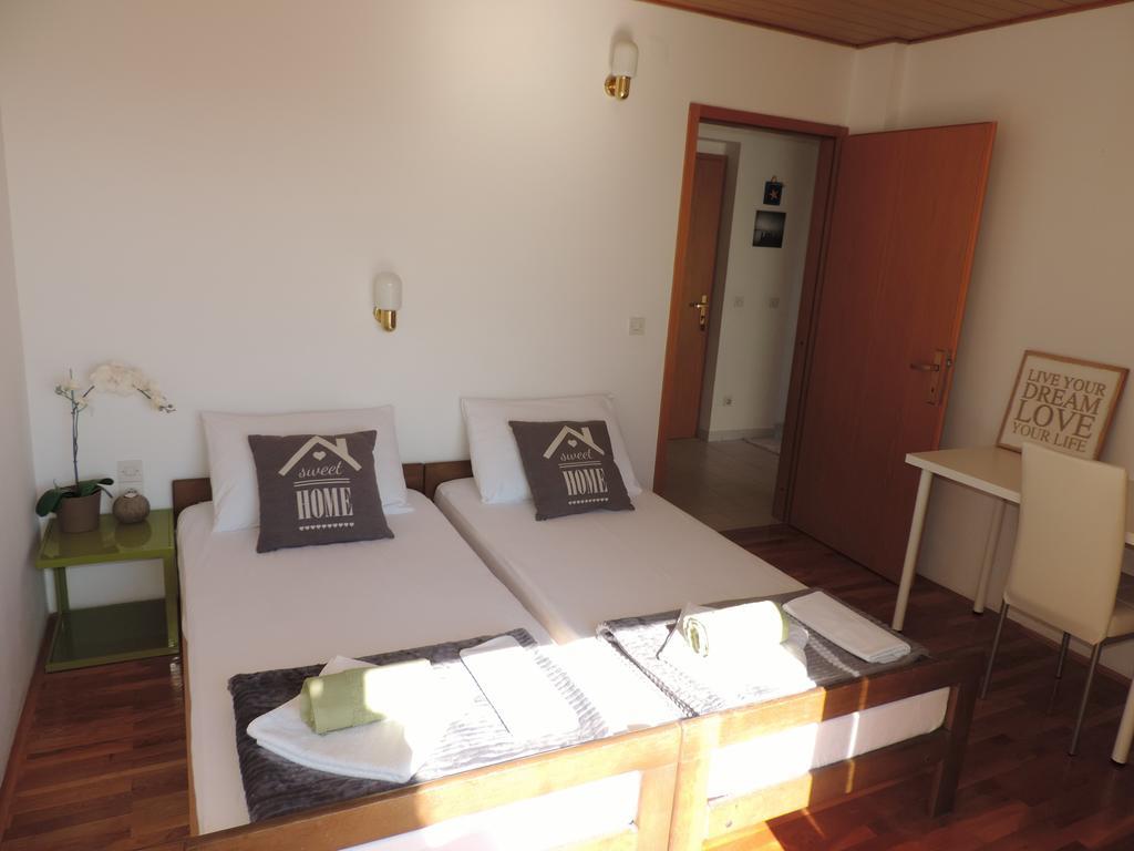 Apartment Vidas Novalja Buitenkant foto