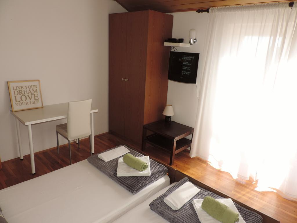 Apartment Vidas Novalja Buitenkant foto