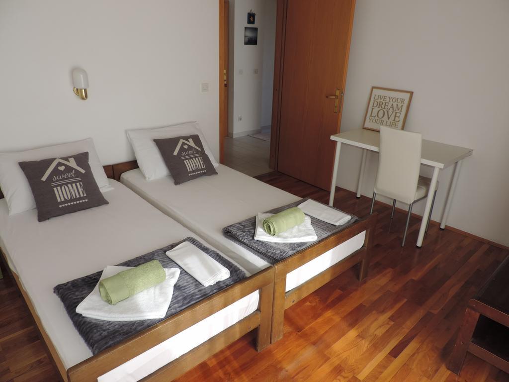 Apartment Vidas Novalja Buitenkant foto