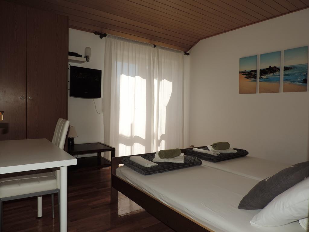 Apartment Vidas Novalja Buitenkant foto